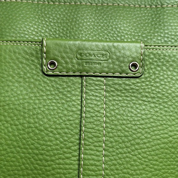 Green Leather COACH Zippered Tote - New Condition - Picture 3 of 9